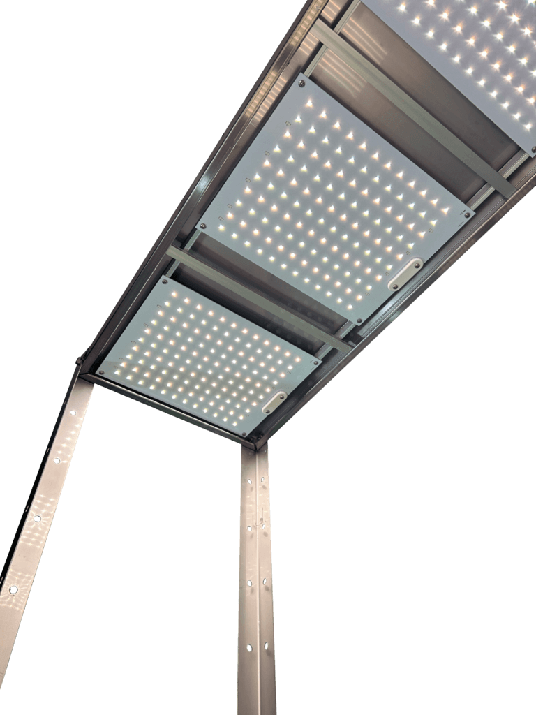 Primer plano de la matriz de diodos LED de una luminaria SpecLED para estanterías de laboratorio